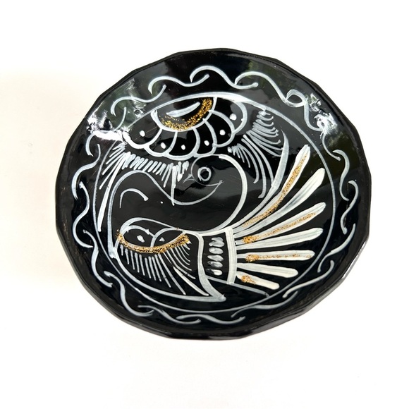 Small Mexican Pottery Three Footed Bowl - Picture 2 of 6